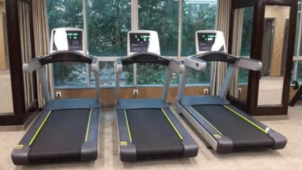 電動(dòng)跑步機(jī)通過(guò)電機(jī)帶動(dòng)跑帶能體驗(yàn)不同的跑步環(huán)境——西安泰富西瑪電機(jī)（西安西瑪電機(jī)集團(tuán)股份有限公司）官方網(wǎng)站